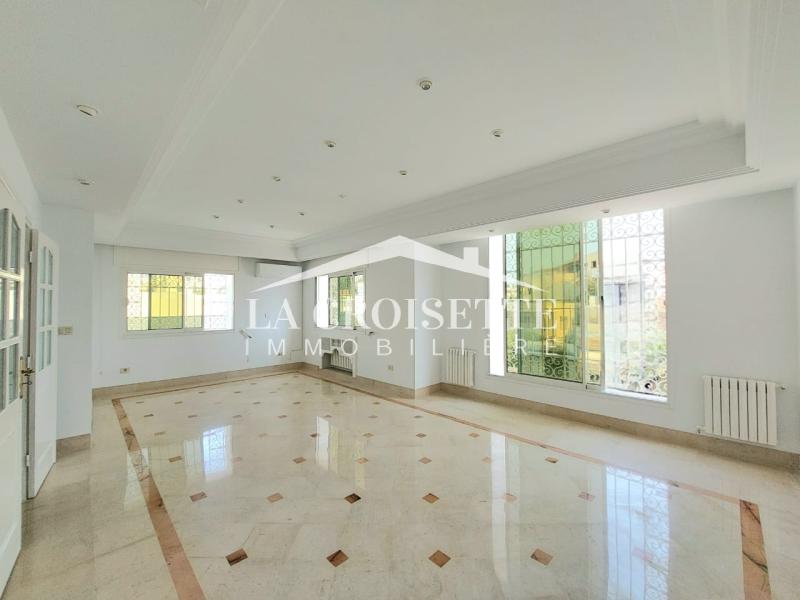 Etage de villa S+2 à La Marsa